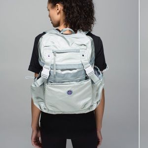 ISO DETACHABLE BAG DONT NEED THE STRAP lululemon